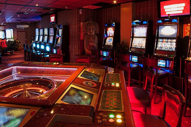 Crazy Time live game show broadcast on sihoki88 Crazy Time wheel spinner and live host studio
